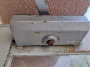 ドアクローザー